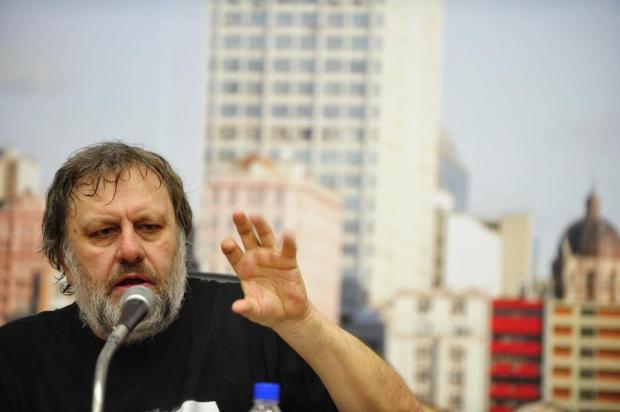 Slavoj Zizek falou sobre Marx, Hegel e papel do Estado Félix Zucco/Agencia RBS Slavoj Zizek falou sobre Marx, Hegel e papel do Estado Félix Zucco/Agencia RBS
