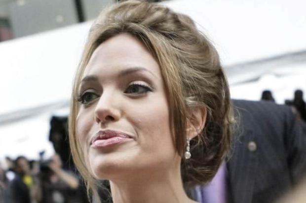 'Ela parece o demônio', diz comediante sobre Angelina Jolie Danny Moloshok/AP Photo