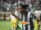 Ronaldinho brinca com repórter após vitória do Atlético-MG: "Quer namorar comigo?" Site oficial- Atlético-MG/Divulgação Ronaldinho brinca com repórter após vitória do Atlético-MG: "Quer namorar comigo?" Site oficial- Atlético-MG/Divulgação