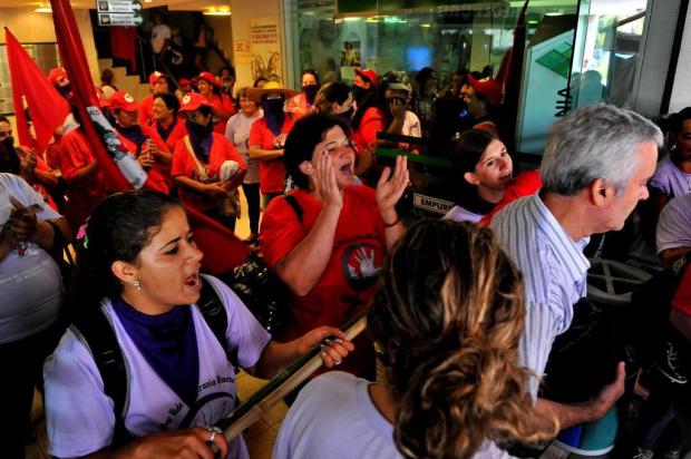Mulheres ligadas ao MST invadem prédio do Incra em Porto Alegre Emílio Pedroso/Agencia RBS