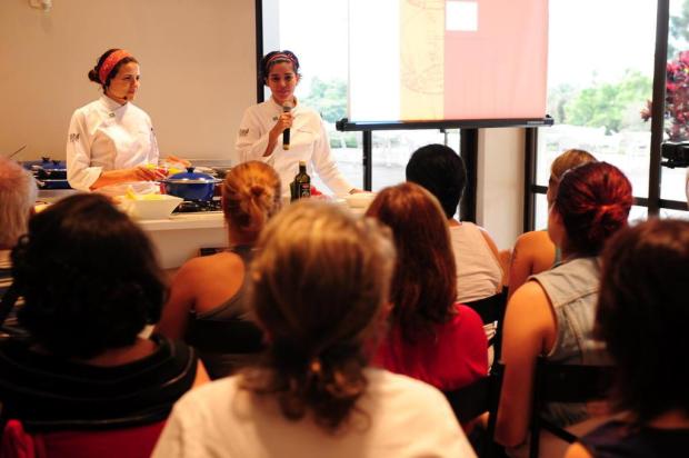 Ana Trajano dá início ao Circuito Gastrô com aula sobre culinária brasileira Fernando Gomes/Agencia RBS Ana Trajano dá início ao Circuito Gastrô com aula sobre culinária brasileira Fernando Gomes/Agencia RBS