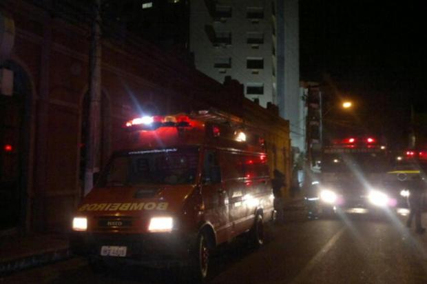 Incêndio em pizzaria mobiliza bombeiros no centro de Pelotas Júlia Otero/Agência RBS