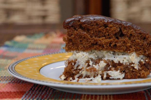 Faça um bolo de chocolate com cocada Carlos Edler/Agencia RBS Faça um bolo de chocolate com cocada Carlos Edler/Agencia RBS