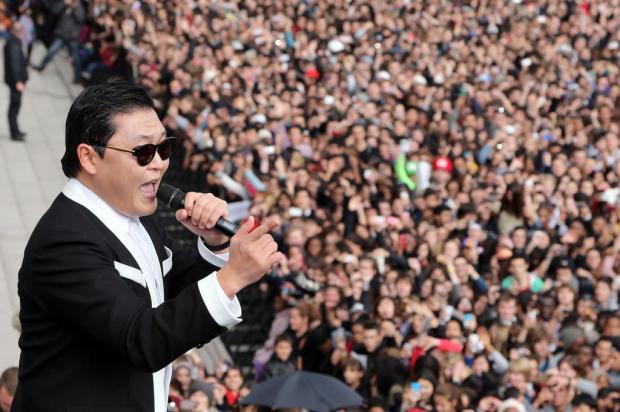 Psy muda nome e letra de próximo single para evitar ofensa aos árabes THOMAS SAMSON/AFP Psy muda nome e letra de próximo single para evitar ofensa aos árabes THOMAS SAMSON/AFP