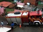 Caminhão dos bombeiros cai em cratera no Morro do Horácio, em Florianópolis Guto Kuerten/Agência RBS Caminhão dos bombeiros cai em cratera no Morro do Horácio, em Florianópolis Guto Kuerten/Agência RBS