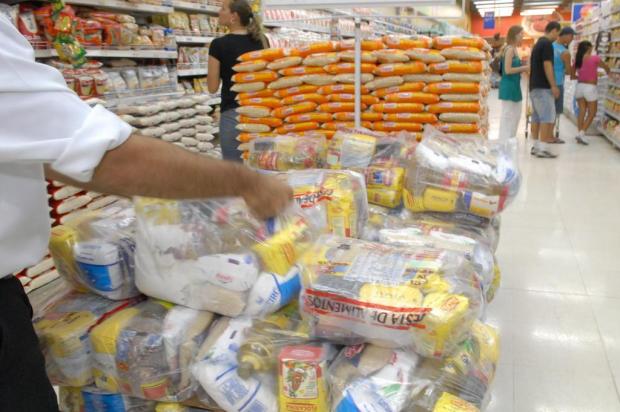 Produtos da cesta básica ficam mais baratos a partir da próxima quarta-feira Rogerio da Silva/Agencia RBS Produtos da cesta básica ficam mais baratos a partir da próxima quarta-feira Rogerio da Silva/Agencia RBS