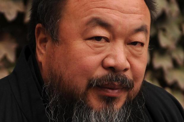 Artista chinês Ai Weiwei vai lançar álbum de heavy metal Peter PARKS/AFP Artista chinês Ai Weiwei vai lançar álbum de heavy metal Peter PARKS/AFP