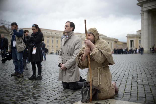 Primeiro dia de conclave terá uma única votação JOHANNES EISELE/AFP Primeiro dia de conclave terá uma única votação JOHANNES EISELE/AFP