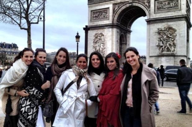 Grupo de mulheres acha jeito especial de celebrar a amizade antes de cada uma se casar arquivo pessoal/Arquivo Pessoal Grupo de mulheres acha jeito especial de celebrar a amizade antes de cada uma se casar arquivo pessoal/Arquivo Pessoal