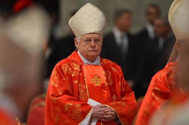 Angelo Scola desponta como favorito em pesquisa feita com vaticanistas Gabriel Bouys/AFP Angelo Scola desponta como favorito em pesquisa feita com vaticanistas Gabriel Bouys/AFP