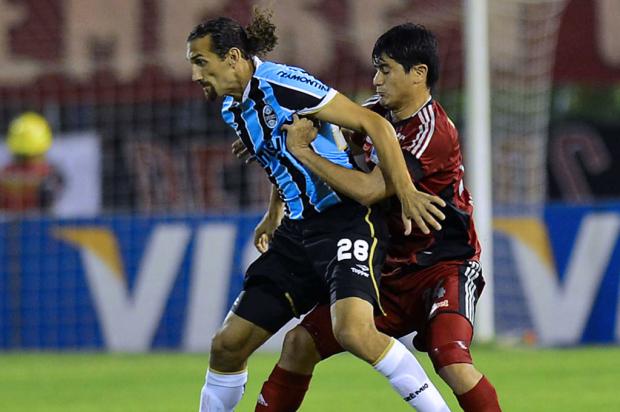 Rui Costa vê oscilação do Grêmio na Libertadores como normal e lembra que equipe não está pronta Luis Acosta,AFP/