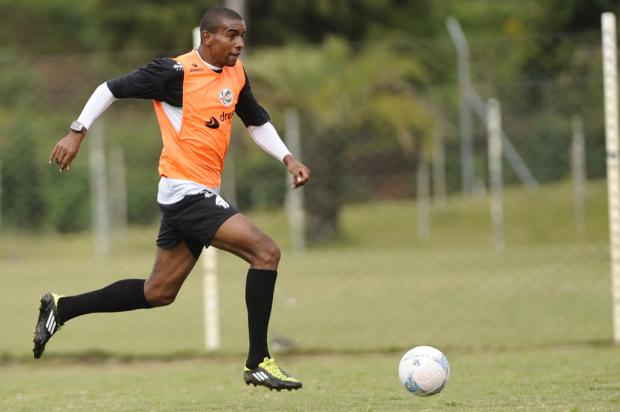 Artilheiro do Juventude na temporada, Zulu fez metade dos gols da equipe e quer fazer mais no segundo turno Daniela Xu /Agência RBS Artilheiro do Juventude na temporada, Zulu fez metade dos gols da equipe e quer fazer mais no segundo turno Daniela Xu /Agência RBS