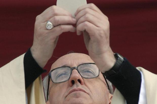 Um jesuíta no trono de Pedro AFP PHOTO / Leonardo Zavattaro/TELAM/AFP