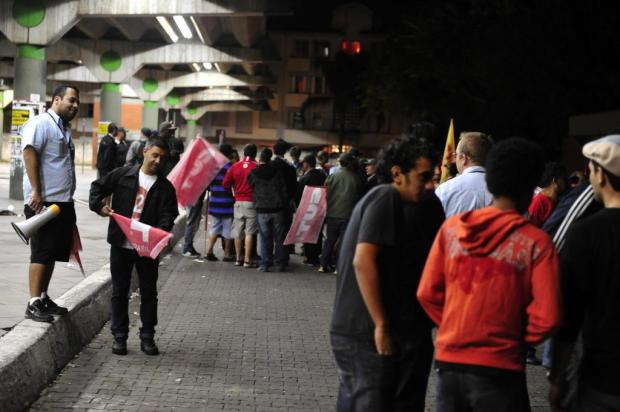 Rodoviários fazem mobilização durante a madrugada em Porto Alegre Bruno Alencastro/Agencia RBS