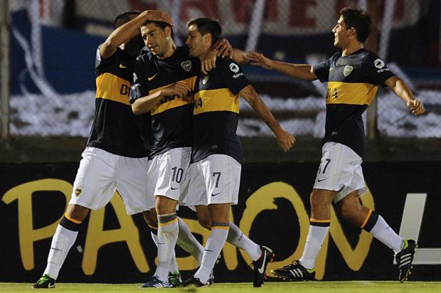 Riquelme marca e Boca Juniors vence o Nacional em Montevidéu Miguel Rojo,AFP/ Riquelme marca e Boca Juniors vence o Nacional em Montevidéu Miguel Rojo,AFP/