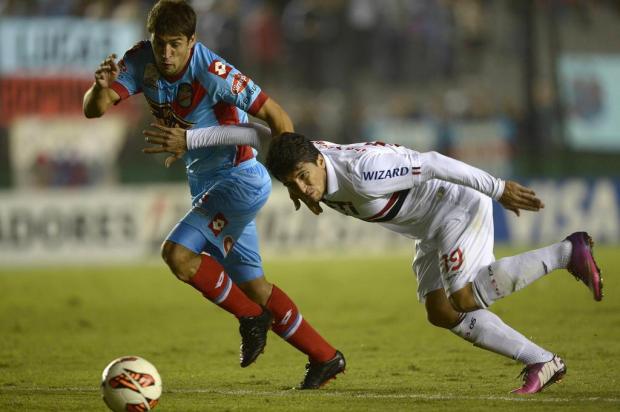 Em jogo movimentado na Argentina, São Paulo perde no fim para o Arsenal Juan Mabromata/AFP Em jogo movimentado na Argentina, São Paulo perde no fim para o Arsenal Juan Mabromata/AFP