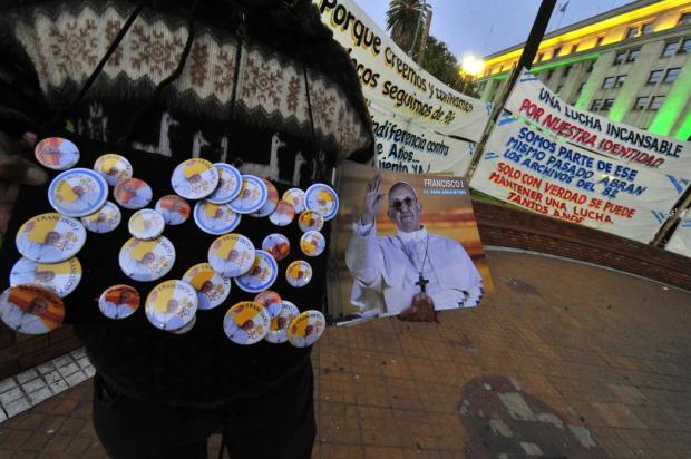 A banca de revistas, o futebol, os alfajores: a rotina de Bergoglio antes de se tornar o papa Francisco Lauro Alves/Agencia RBS A banca de revistas, o futebol, os alfajores: a rotina de Bergoglio antes de se tornar o papa Francisco Lauro Alves/Agencia RBS