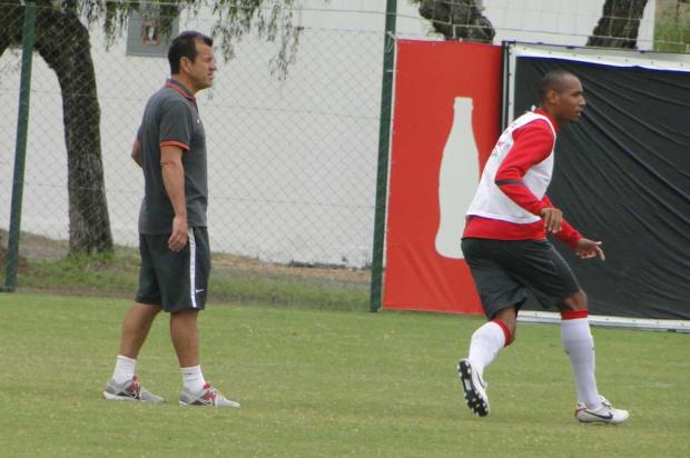 Moledo treina em separado novamente e Alan deve ser titular da zaga Augusto Turcato/Agência RBS/ Moledo treina em separado novamente e Alan deve ser titular da zaga Augusto Turcato/Agência RBS/