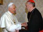 Papa Francisco diz que pretende visitar Bento XVI  Arturo Mari/AFP