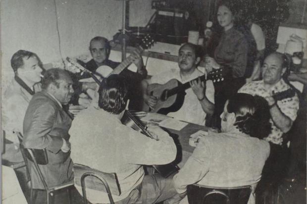Nos anos 1970, a nata da boemia porto-alegrense cabia no pequeno Adelaide's Ver Descrição/Ver Descrição