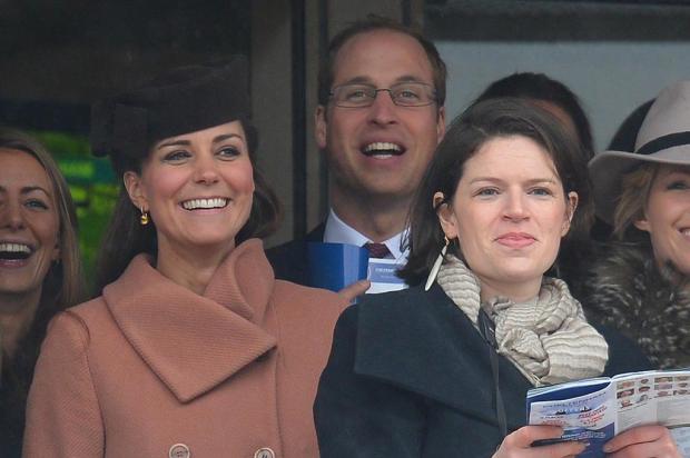 Kate Middleton vai com William à corrida de cavalos ANDREW YATES/AFP Kate Middleton vai com William à corrida de cavalos ANDREW YATES/AFP