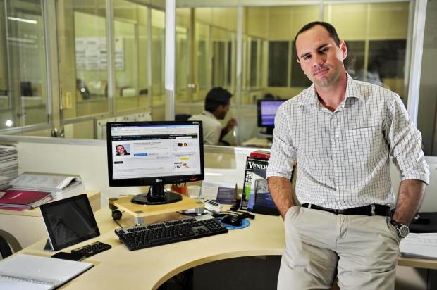 Currículo atraente na internet chama atenção de recrutadores Félix Zucco/Agencia RBS Currículo atraente na internet chama atenção de recrutadores Félix Zucco/Agencia RBS