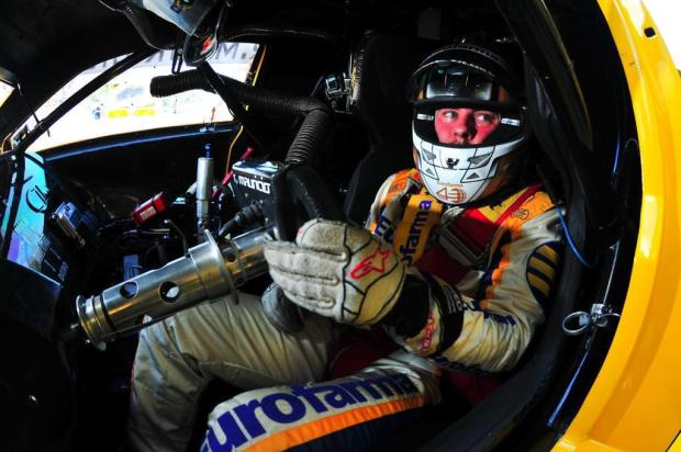 Ricardo Maurício garante a pole position e larga na frente em Curitiba no domingo Duda Bairros/Vicar