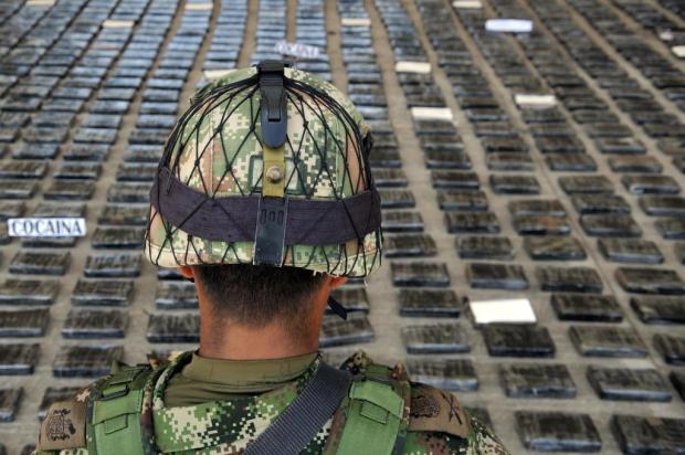 Exército colombiano apreende 3,9 toneladas de cocaína das Farc GUILLERMO LEGARIA/AFP Exército colombiano apreende 3,9 toneladas de cocaína das Farc GUILLERMO LEGARIA/AFP