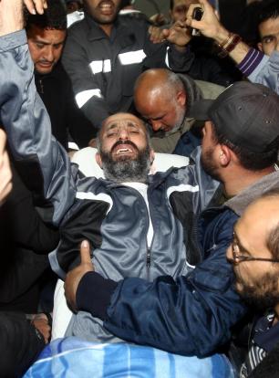Israel liberta e exila em Gaza preso palestino em greve de fome Mahmud Hams/AFP