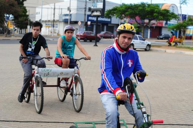 ONG da Região Metropolitana adapta bicicletas para pessoas com deficiência    Fernando Gomes/Agencia RBS