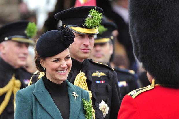 Kate Middleton visita Batalhão da Guarda Irlandesa no Dia de São Patrício TOBY MELVILLE/AFP PHOTO/POOL Kate Middleton visita Batalhão da Guarda Irlandesa no Dia de São Patrício TOBY MELVILLE/AFP PHOTO/POOL