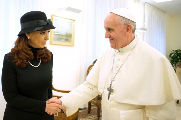 Papa Francisco recebe a presidente argentina Cristina Kirchner Osservatore Romano/AFP Papa Francisco recebe a presidente argentina Cristina Kirchner Osservatore Romano/AFP