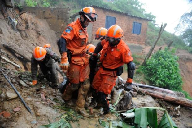 Governo do Rio libera R$ 3 milhões para serviços emergenciais em Petrópolis Tânia Rêgo/AgênciaBrasil Governo do Rio libera R$ 3 milhões para serviços emergenciais em Petrópolis Tânia Rêgo/AgênciaBrasil