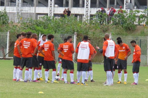 Titulares são poupados e Dunga comanda treino técnico com reservas e juniores no Parque Gigante Augusto Turcato/Agência RBS/