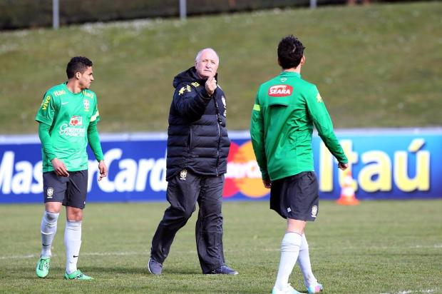 Felipão escala Fernando no time titular no primeiro treino da Seleção na Suíça Wander Roberto/VIPCOMM