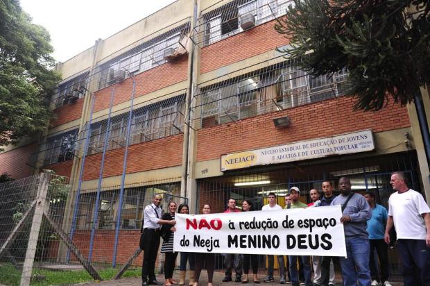 Coordenadoria de Educação quer ocupar espaço de escola e enfrenta protesto de alunos na Capital Bruno Alencastro/Agencia RBS Coordenadoria de Educação quer ocupar espaço de escola e enfrenta protesto de alunos na Capital Bruno Alencastro/Agencia RBS