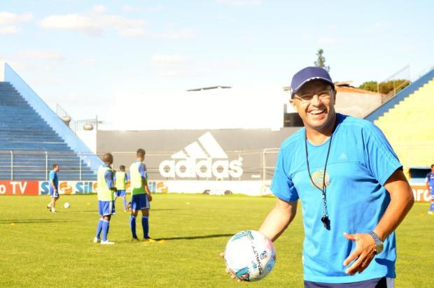 Técnico do Pelotas, Barbieri orienta: brigar pela bola os 90 minutos  Marcelo Viégas/ECP Comunicação/Divulgação