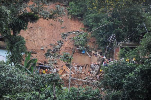 Deslizamentos já mataram 27 pessoas em Petrópolis, na Região Serrana do RJ Tânia Rêgo/Agência Brasil