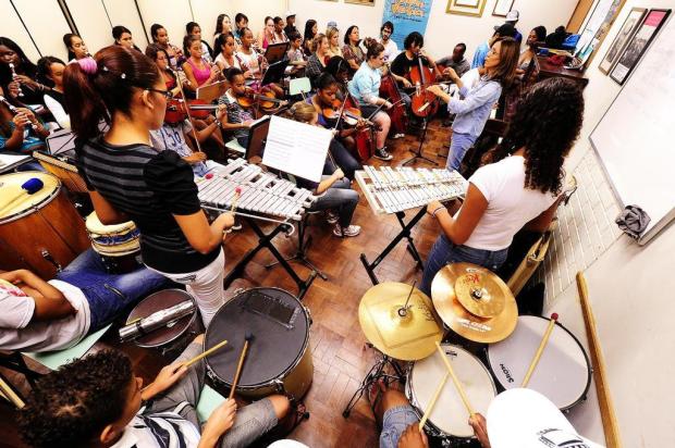 Orquestra Villa-Lobos realiza concerto na Igreja Nossa Senhora das Dores Ricardo Duarte/Agencia RBS Orquestra Villa-Lobos realiza concerto na Igreja Nossa Senhora das Dores Ricardo Duarte/Agencia RBS