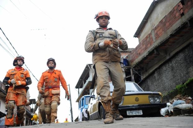 Bombeiros retomam buscas por corpos em Petrópolis, no Rio Tânia Rêgo/Agência Brasil Bombeiros retomam buscas por corpos em Petrópolis, no Rio Tânia Rêgo/Agência Brasil