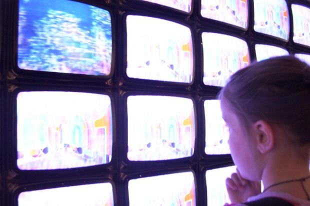 Como evitar que as crianças fiquem tempo demais assistindo à televisão Divulgação/Stock XCHNG