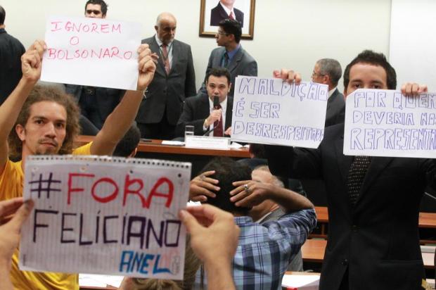 Mesmo sob pressão, Marco Feliciano ainda permanece na presidência da Comissão de Direitos Humanos ED FERREIRA/ESTADÃO CONTEÚDO Mesmo sob pressão, Marco Feliciano ainda permanece na presidência da Comissão de Direitos Humanos ED FERREIRA/ESTADÃO CONTEÚDO