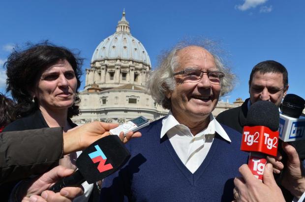 Papa não foi cúmplice da ditadura, diz Pérez Esquivel VINCENZO PINTO/AFP