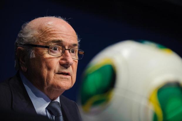 Blatter diz que Catar corre o risco de perder a Copa do Mundo de 2022 Sebastien Bozon/AFP Blatter diz que Catar corre o risco de perder a Copa do Mundo de 2022 Sebastien Bozon/AFP