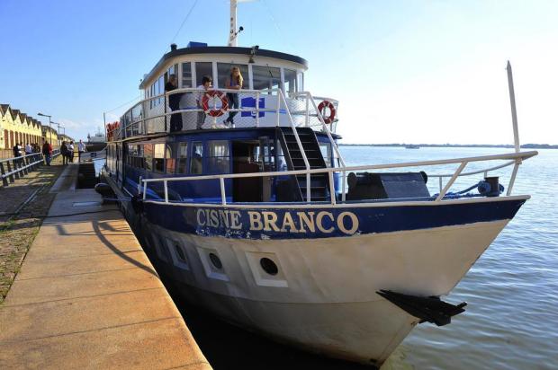 Barco Cisne Branco fará viagens gratuitas pelo Guaíba no domingo Genaro Joner/Agencia RBS Barco Cisne Branco fará viagens gratuitas pelo Guaíba no domingo Genaro Joner/Agencia RBS