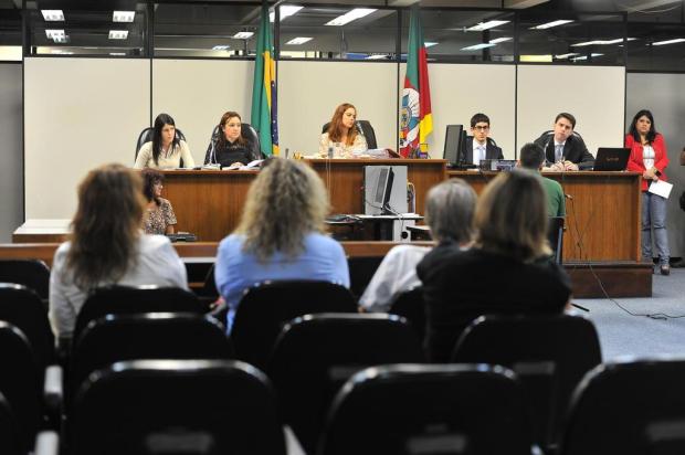 Testemunhas da morte de mãe e filho na Zona Sul de Porto Alegre são ouvidas nesta manhã Emílio Pedroso/Agencia RBS Testemunhas da morte de mãe e filho na Zona Sul de Porto Alegre são ouvidas nesta manhã Emílio Pedroso/Agencia RBS