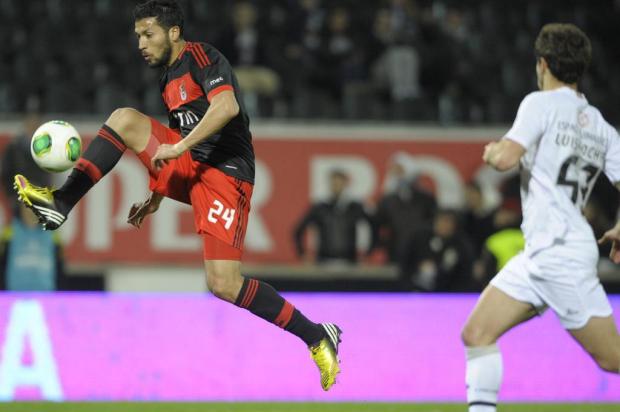 Manchester United acerta a contratação do zagueiro argentino Garay MIGUEL RIOPA/AFP