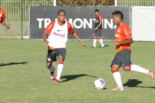 Titulares do Inter correm no gramado e reservas trabalham em campo reduzido Jean Pereira/
