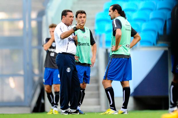 Com três atacantes, Grêmio enfrenta o Caxias e ajusta time para pegar o Flu Mauro Vieira/