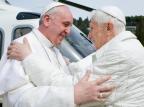 Papa Francisco encontra Bento XVI L'OSSERVATORE ROMANO/AFP/OSSERVATORE ROMANO